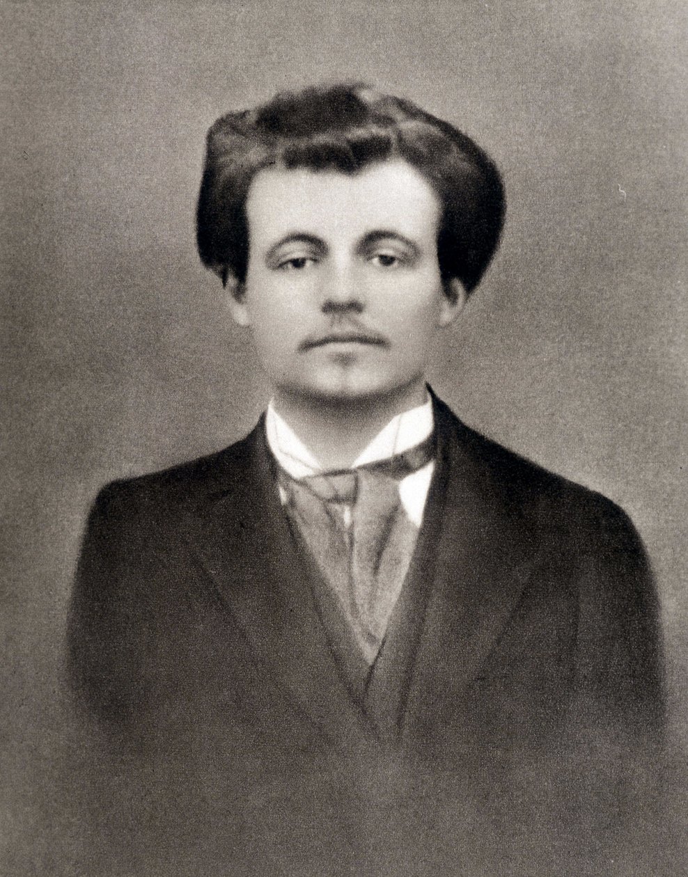 Alfred Jarry, ca. 1900 (z/w foto) door Unknown photographer