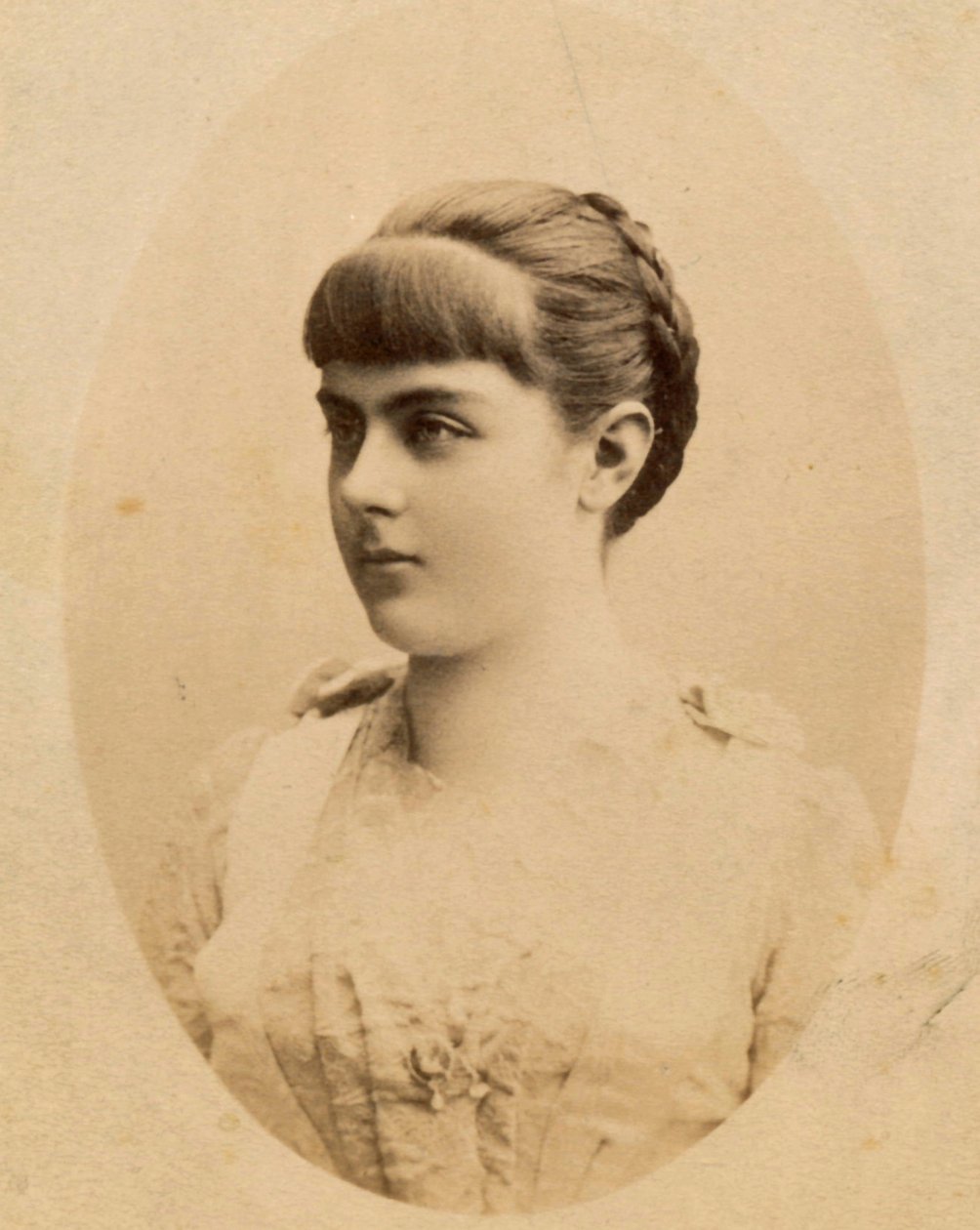 Barones Marie Alexandrine "Mary" von Vetsera (19 maart 1871 – 30 januari 1889) door Unknown photographer