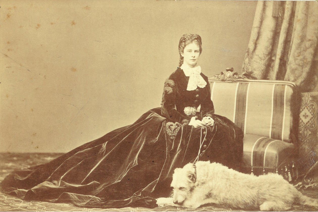 Elisabeth, keizerin van Oostenrijk en koningin-gemalin van Hongarije (24 december 1837 – 10 september 1898) door Unknown photographer