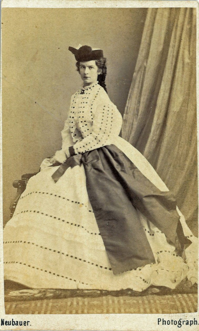 Elisabeth, keizerin van Oostenrijk en koningin-gemalin van Hongarije (24 december 1837 – 10 september 1898) (foto) door Unknown photographer