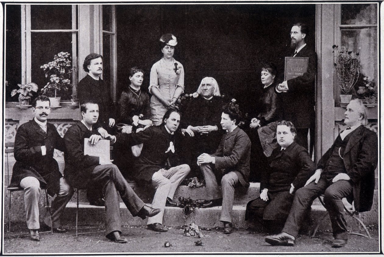 Franz Liszt (1811-1886), in Weimar, in de kring van zijn favoriete leerlingen door Unknown photographer