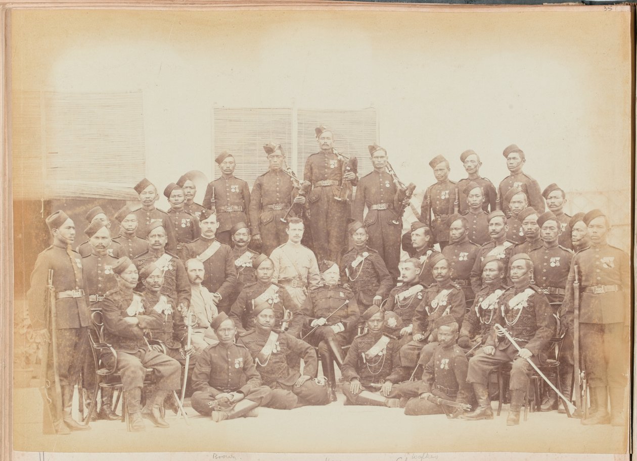 Gurkha onderofficieren en geweerschutters van het 4e Gurkha (Geweer) Regiment door Unknown photographer
