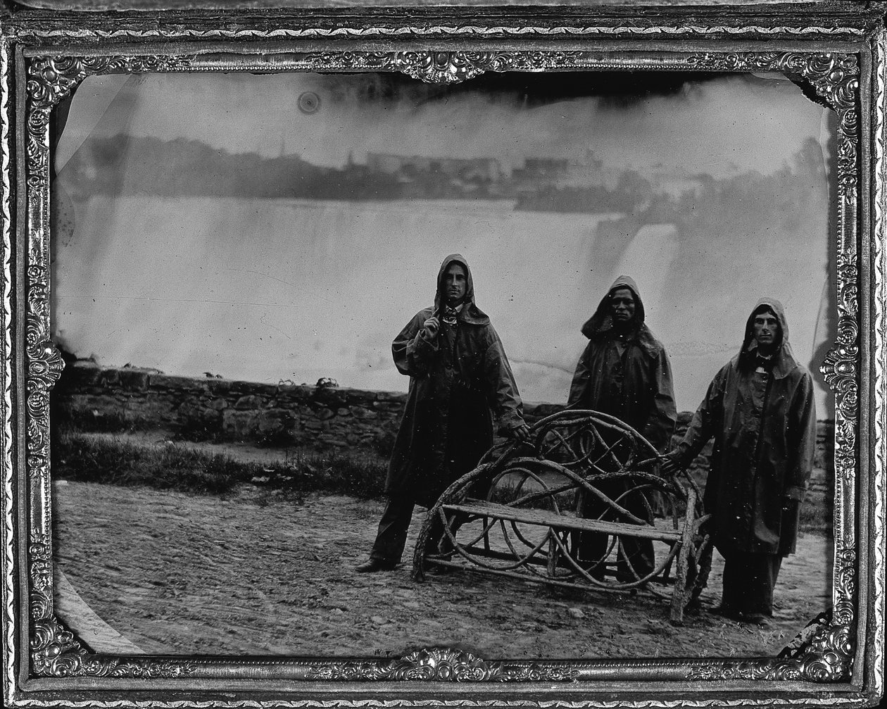Groepsportret bij Niagara Falls, ca. 1855 door Unknown photographer