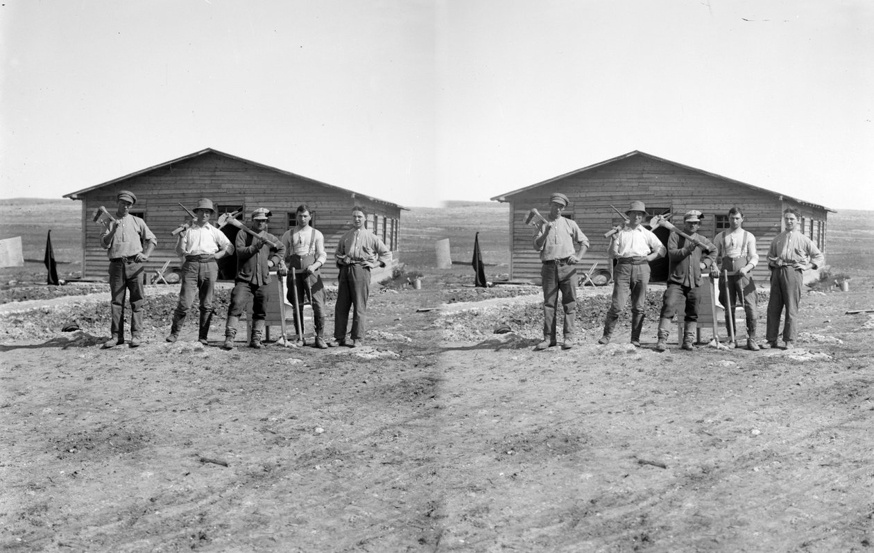 Groepsportret van joodse kolonisten op een kibboets in Palestina. c.1923 door Unknown photographer