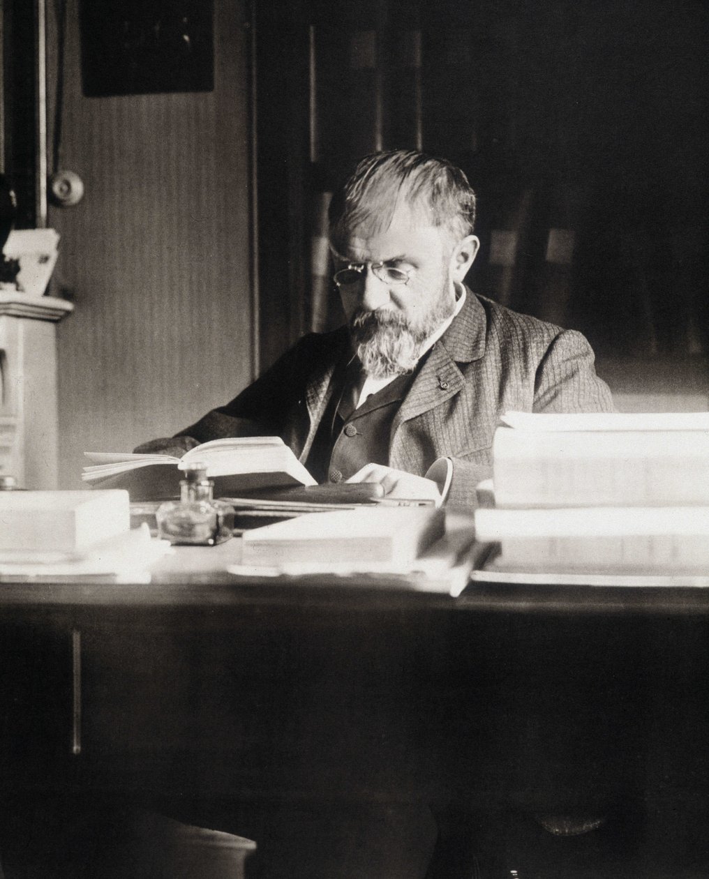 Henri Poincaré aan zijn werktafel - Bibl. de l