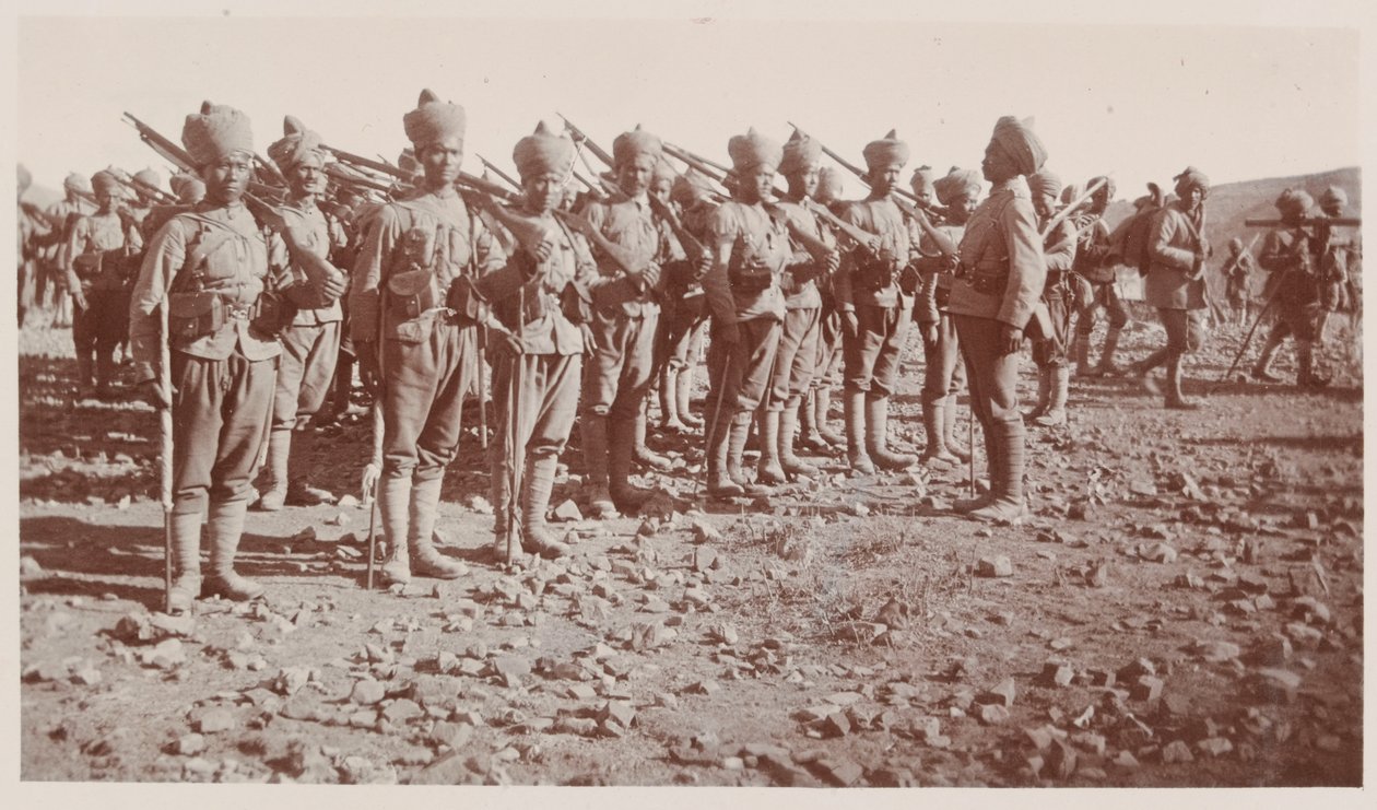 Indiase leger soldaten paraderen tijdens operaties in Waziristan door Unknown photographer