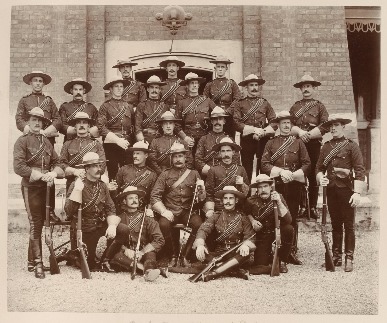 North West Mounted Police, Chelsea Barracks, Diamanten Jubileum door Unknown photographer