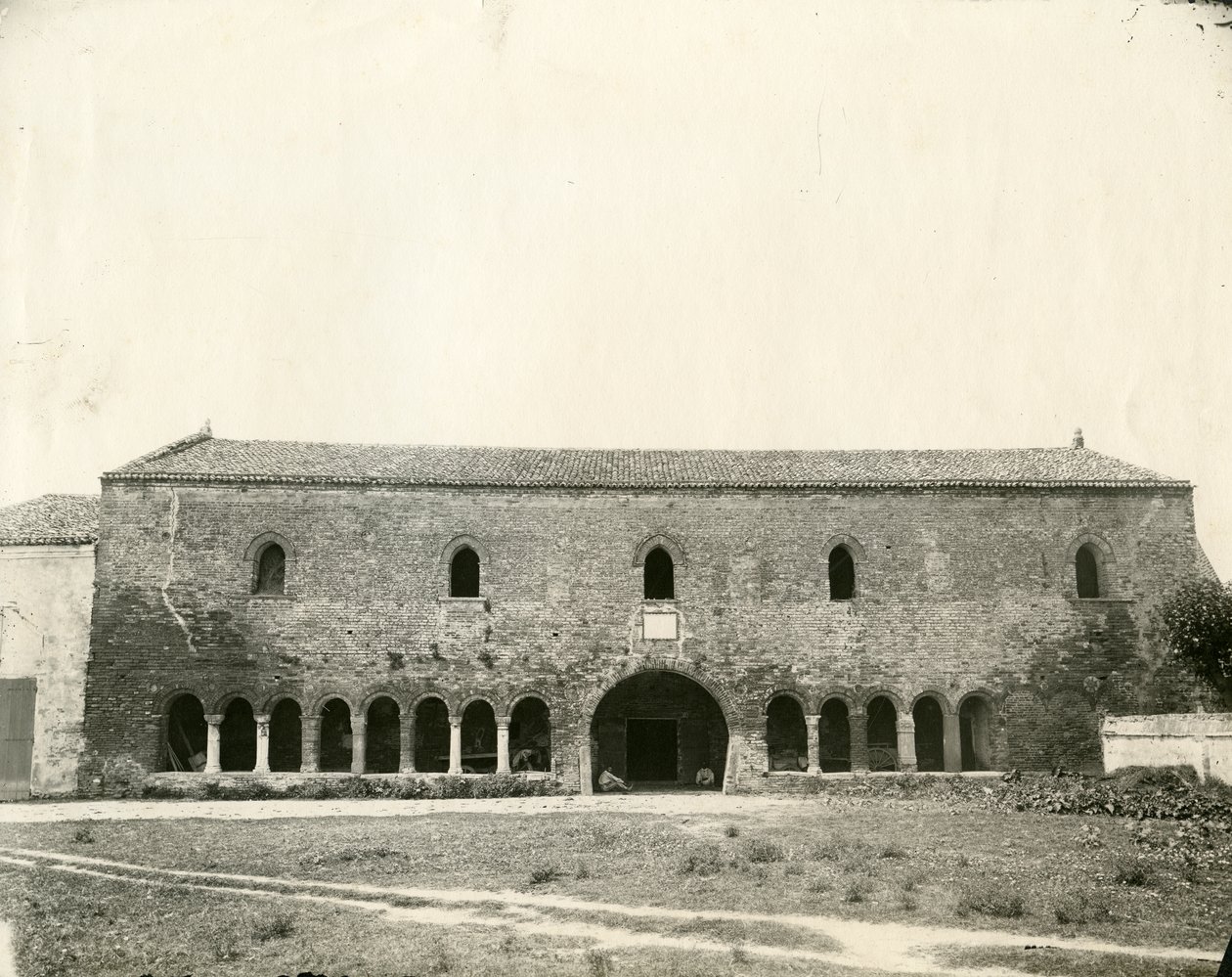 Palazzo della Ragione, Pomposa abdij, Emilia-Romagna, Italië, ca. 1890 door Unknown photographer