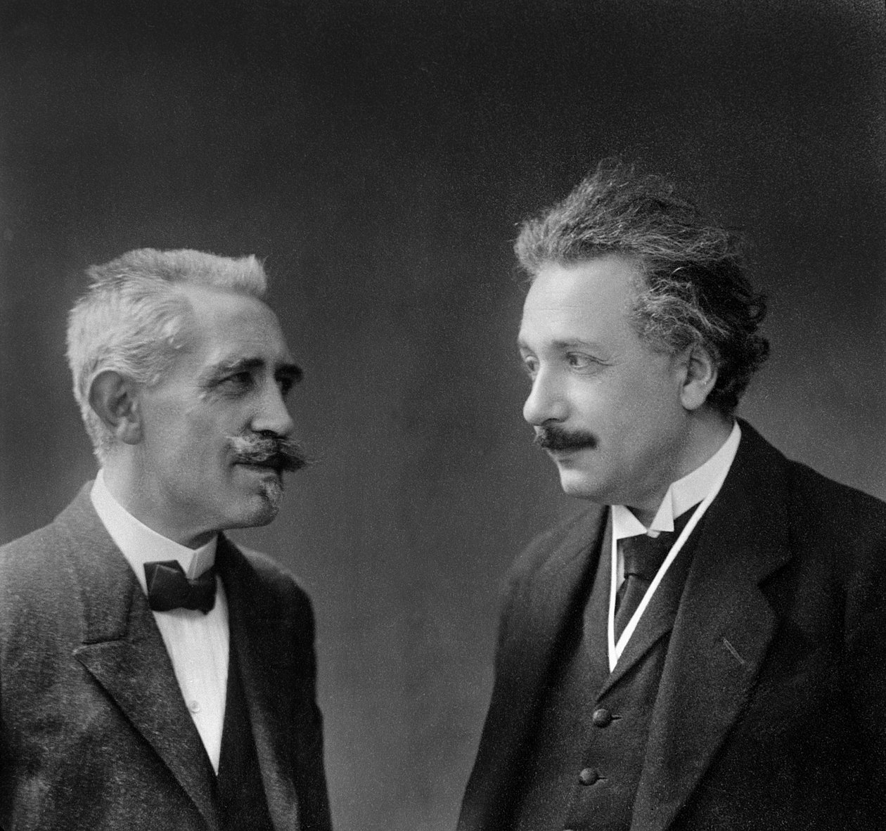 Paul Langevin en Albert Einstein door Unknown photographer