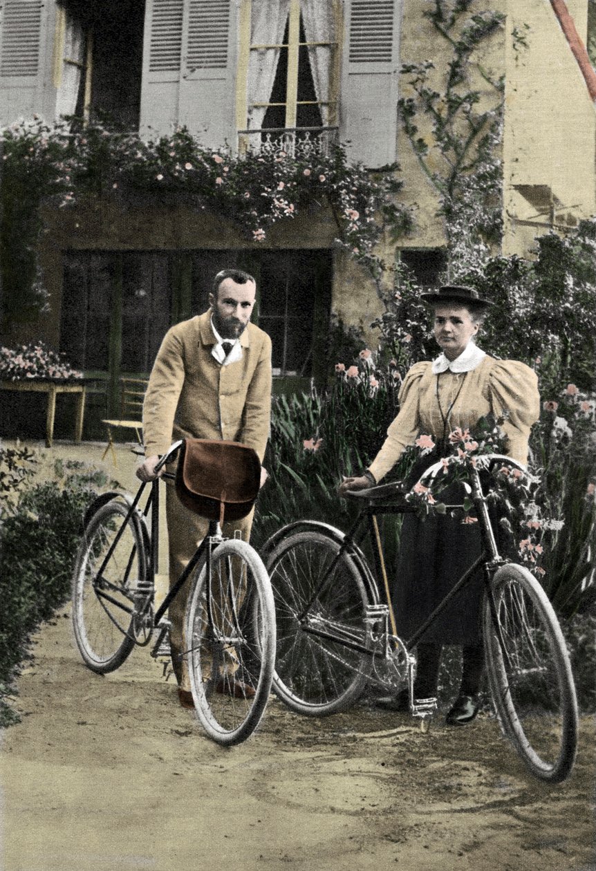 Pierre en Marie Curie in hun tuin door Unknown photographer