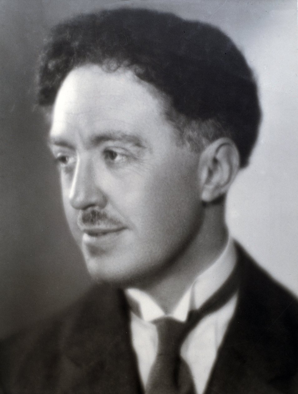 Portret van Louis-Victor-Pierre-Raymond De Broglie (foto) door Unknown photographer