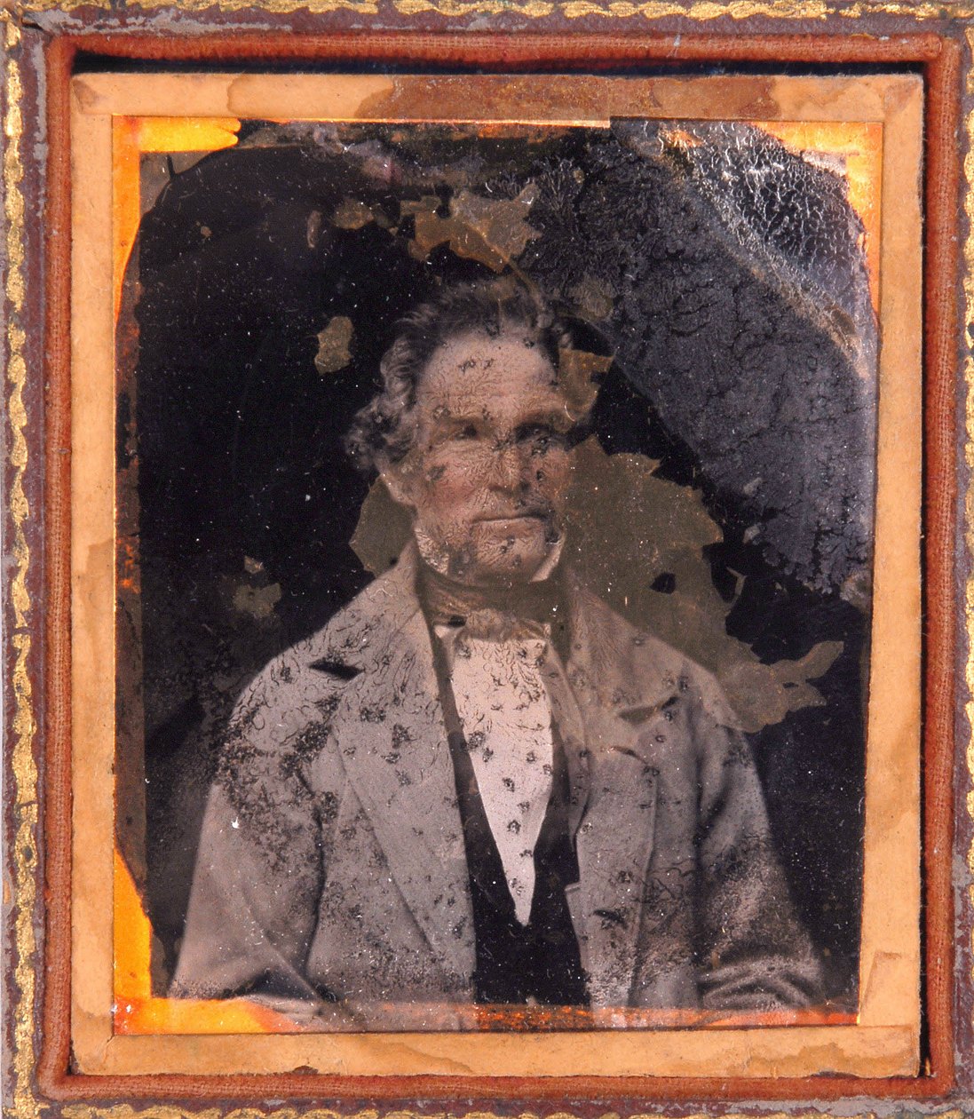 Portret van een man. Daguerreotype (Daguerre) onder lijst circa 1850. door Unknown photographer