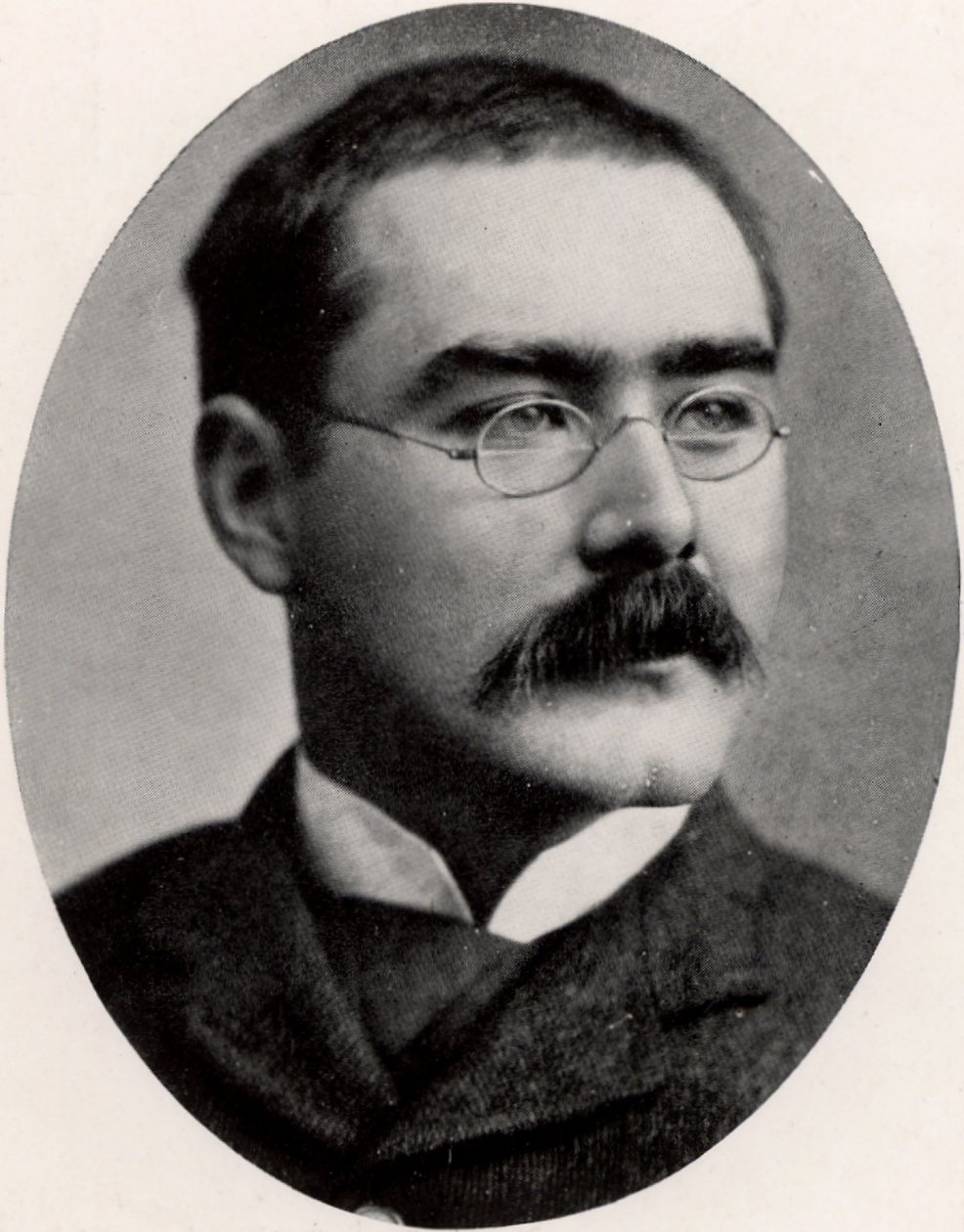 Rudyard Kipling (1865-1936) Engels journalist, romanschrijver en dichter door Unknown photographer