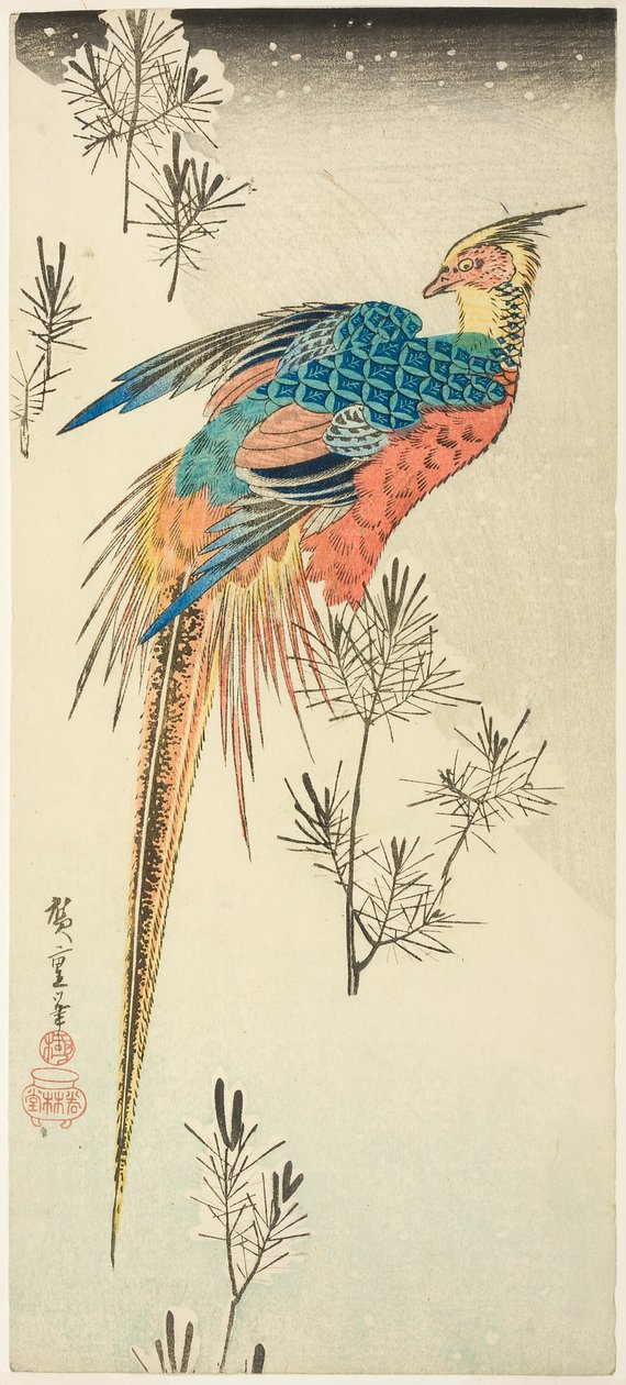 Een gouden fazant op een steile besneeuwde heuvel tussen kleine dennenboompjes door Utagawa Hiroshige