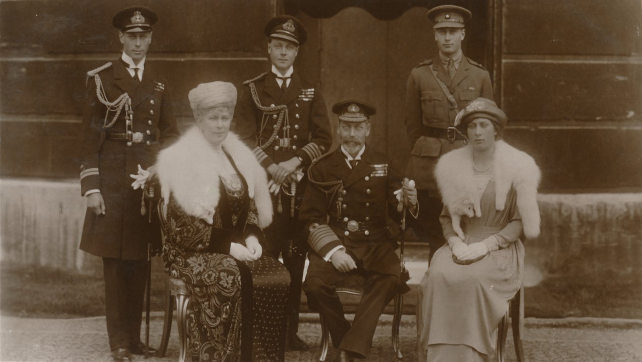 H.K.H. De Hertog van York, H.K.H. De Prins van Wales, H.K.H. Prins Hendrik, H.M. De Koningin door Vandyk