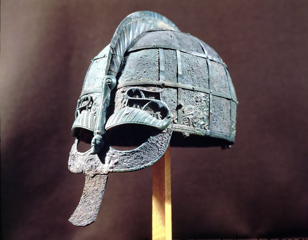 Helm, uit de Vendel-schat, Uppland, ca. 600 AD door Vendel Period