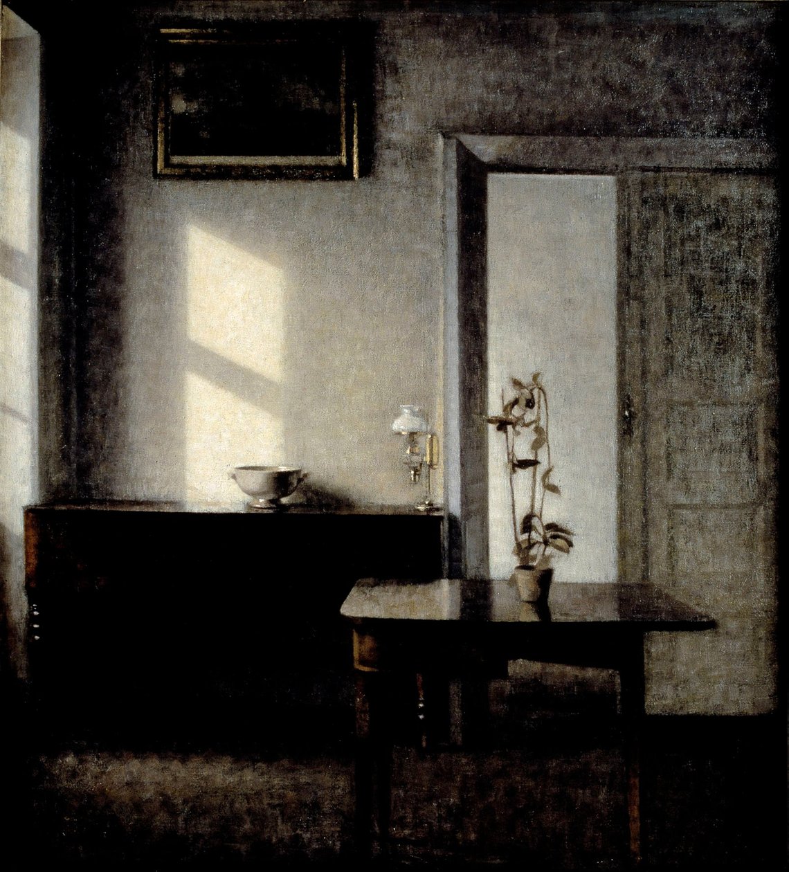 Interieur met potplant op een kaarttafel, Bredgade 25 door Vilhelm Hammershøi