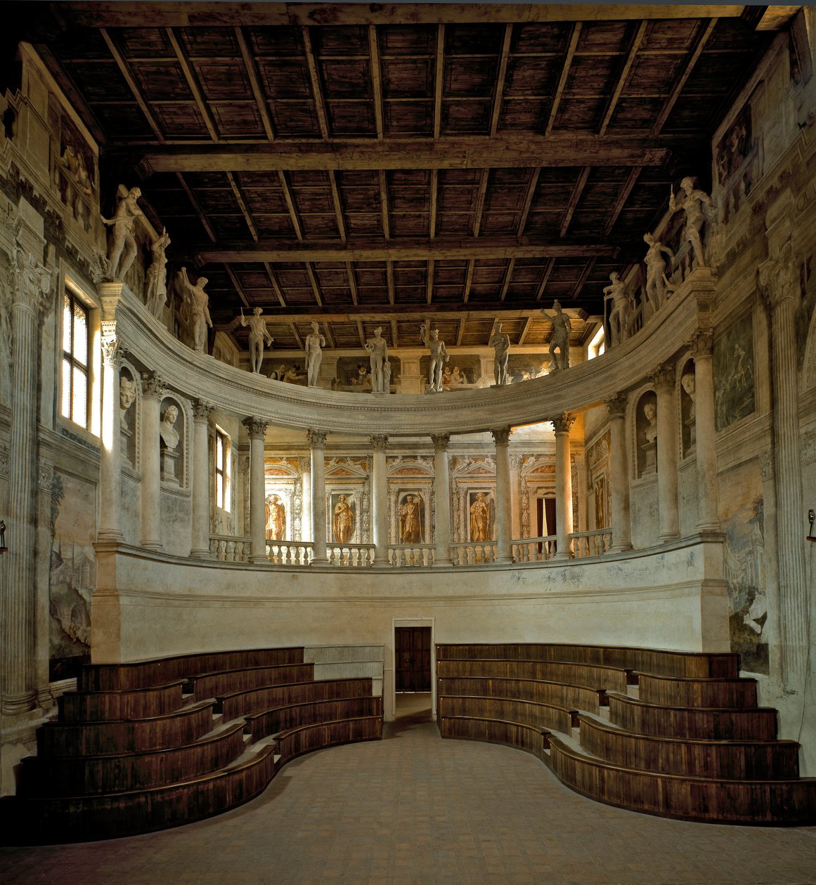 Renaissance architectuur: uitzicht op het Olympisch Theater door Vincenzo Scamozzi