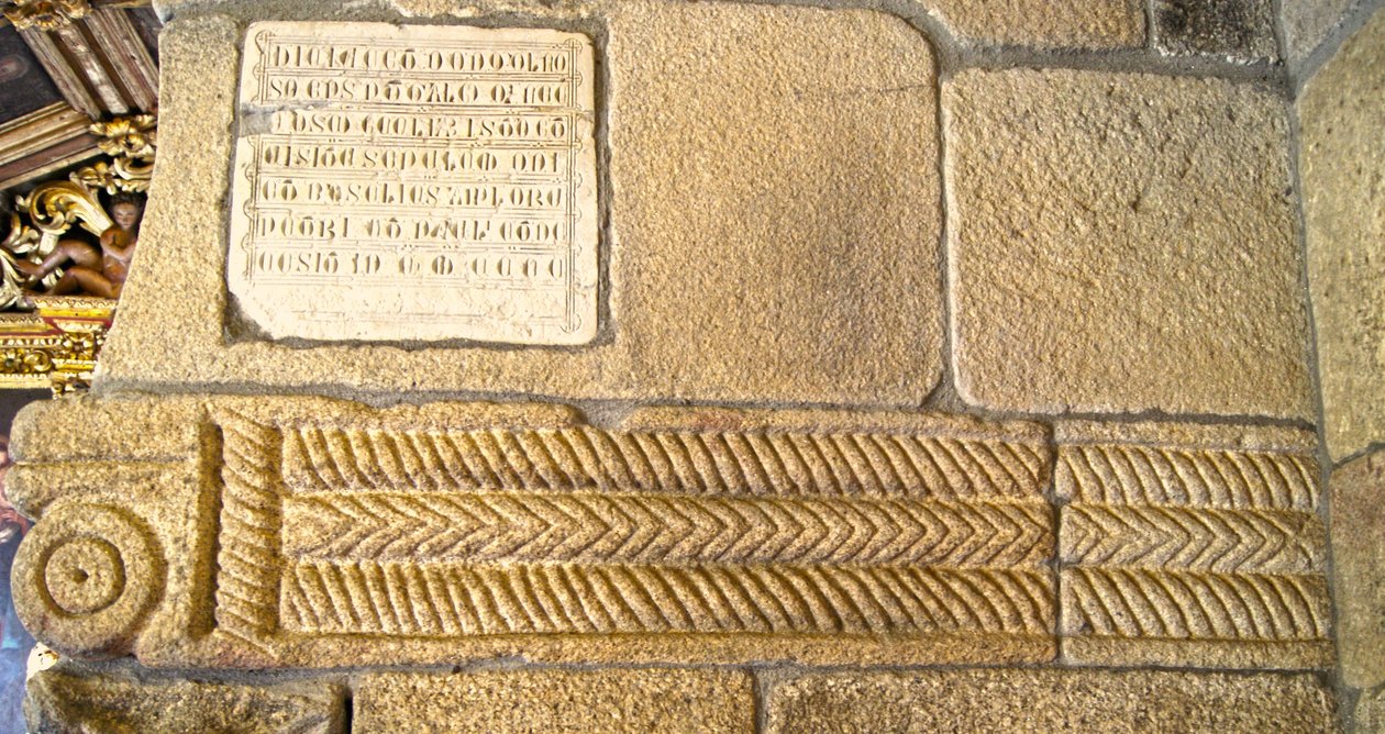 Visigotische gravures in de kapel van São Pedro de Balsemão, Sé, Lamego, Portugal ca. 599 door Visigothic