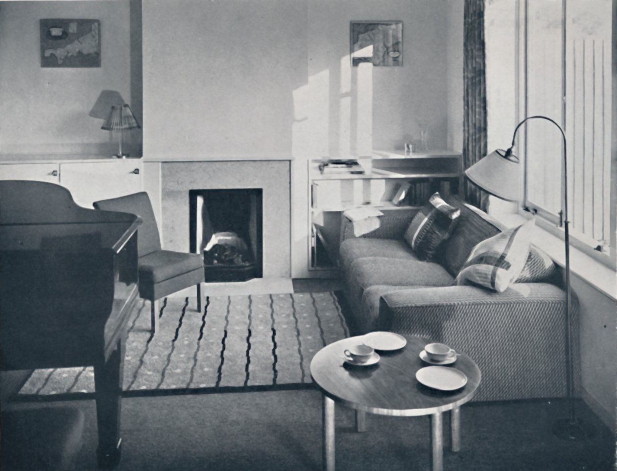 Elsa Booth - Woonkamer die was ontworpen om een vleugelpiano te herbergen, 1939 door W. Dennis Moss