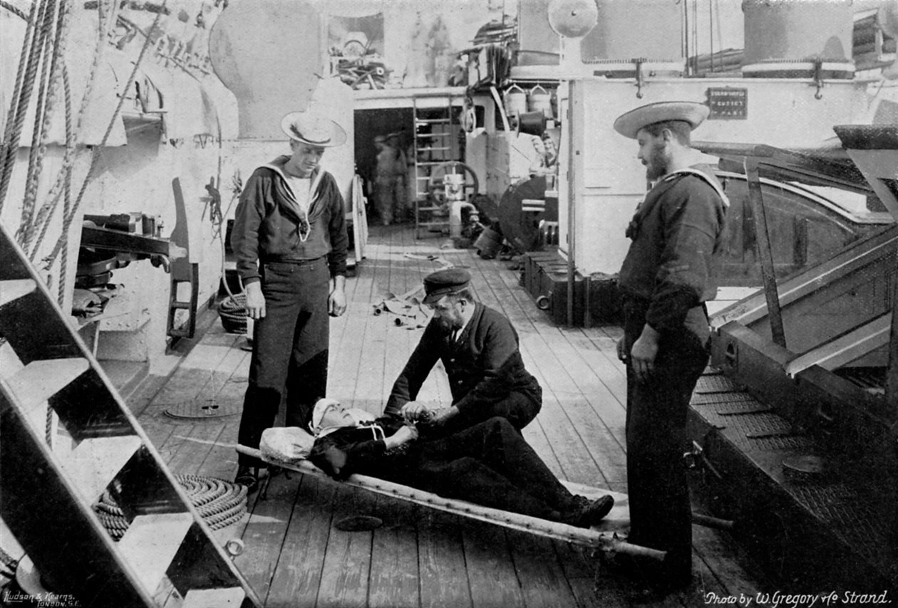Ambulanceoefening aan boord van de kruiser HMS Tartar, 1896 door W Gregory