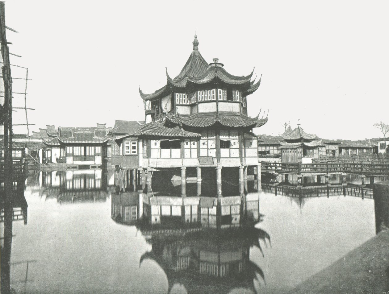 Een van de Openbare Theetuinen, Shanghai, China, 1895 door W and S Ltd