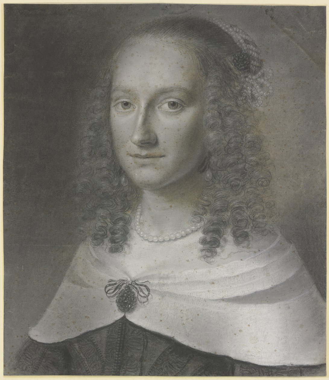 Busteportret van een dame met lange krullen en een witte omslagdoek, vastgehouden door een agrafe door Wallerant Vaillant