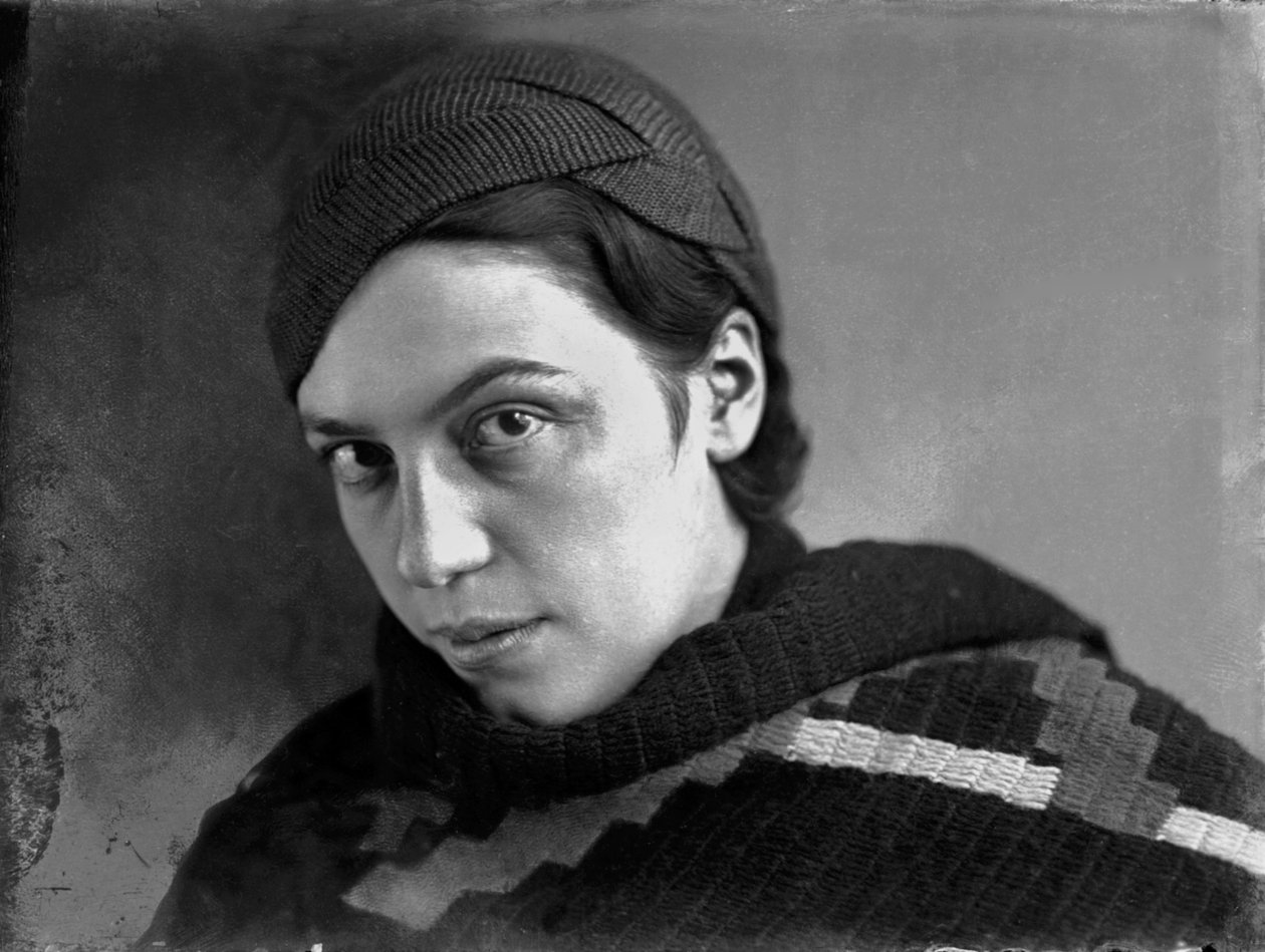 Portret van Anita Pittoni, ca 1940 (z/w foto) door Wanda Wulz