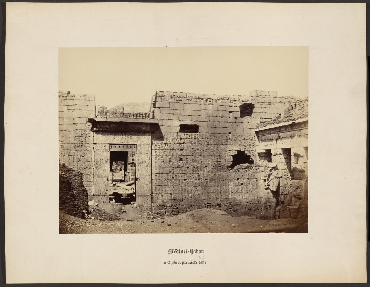 Medinet-Habou, een Thebe, premièrehof door Wilhelm Hammerschmidt