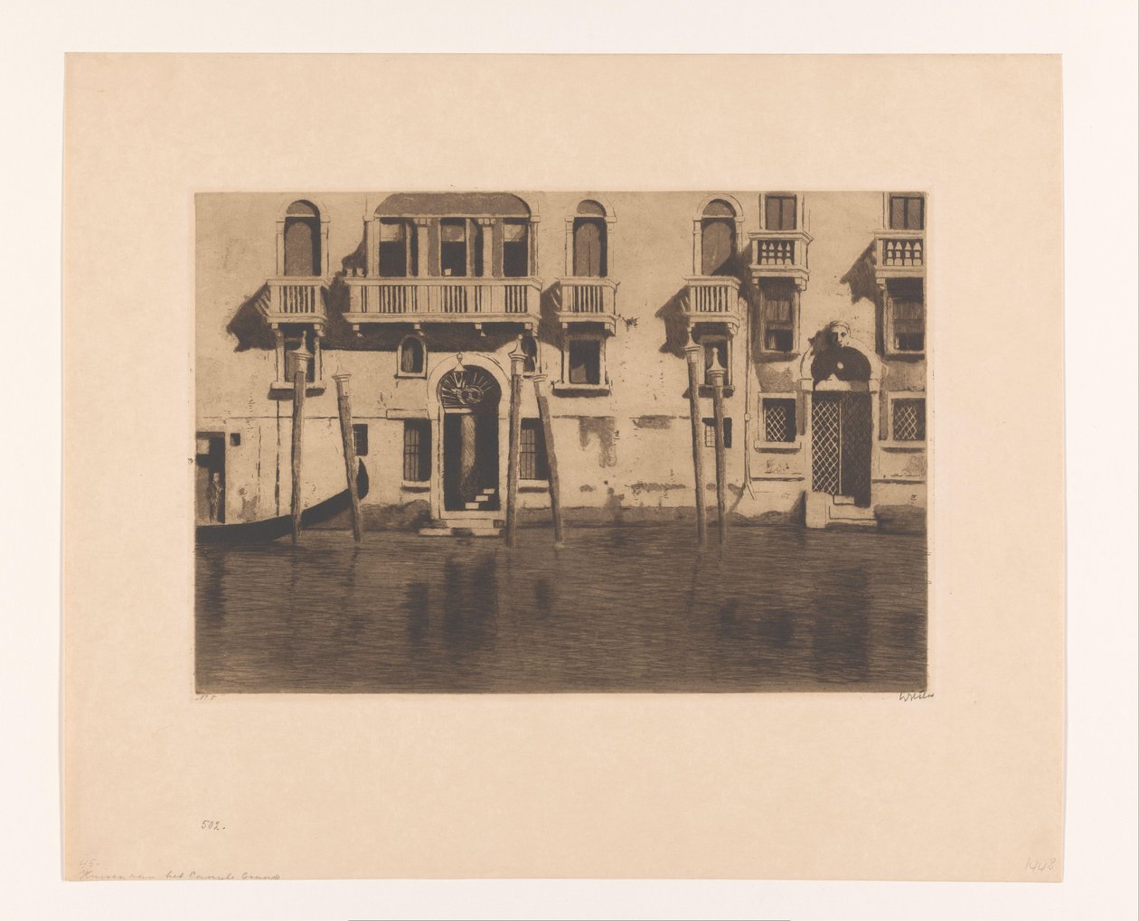 Gezicht op gevels en meerpalen langs het Canale Grande in Venetië door Willem Witsen (signed by artist)