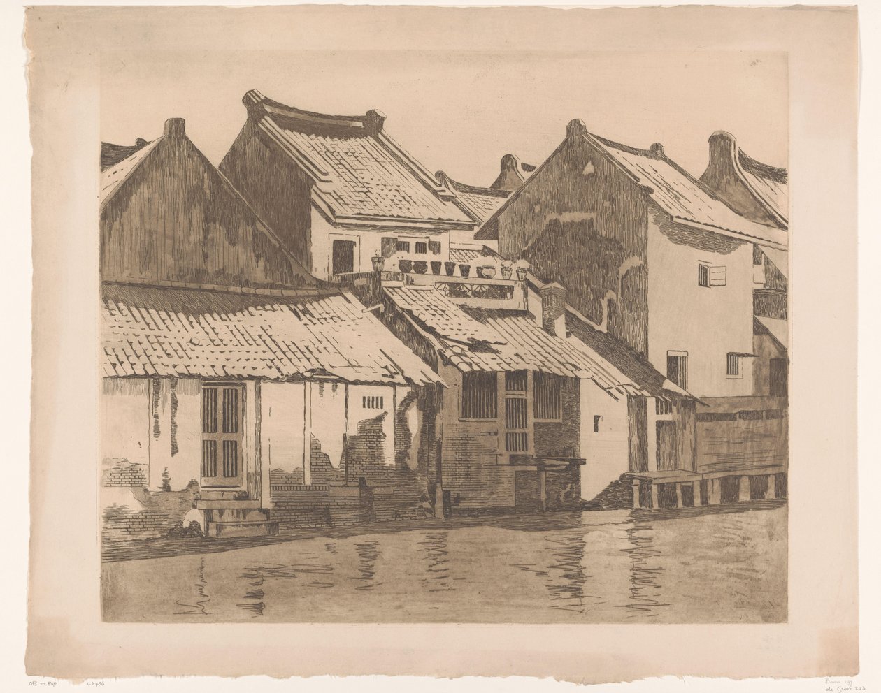 Achtergevels van woningen aan een rivier in Batavia door Willem Witsen