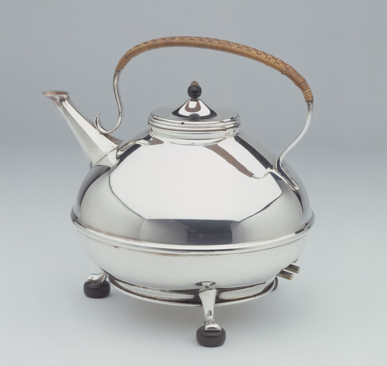 Elektrische waterkoker, c.1905 door William Arthur Smith Benson