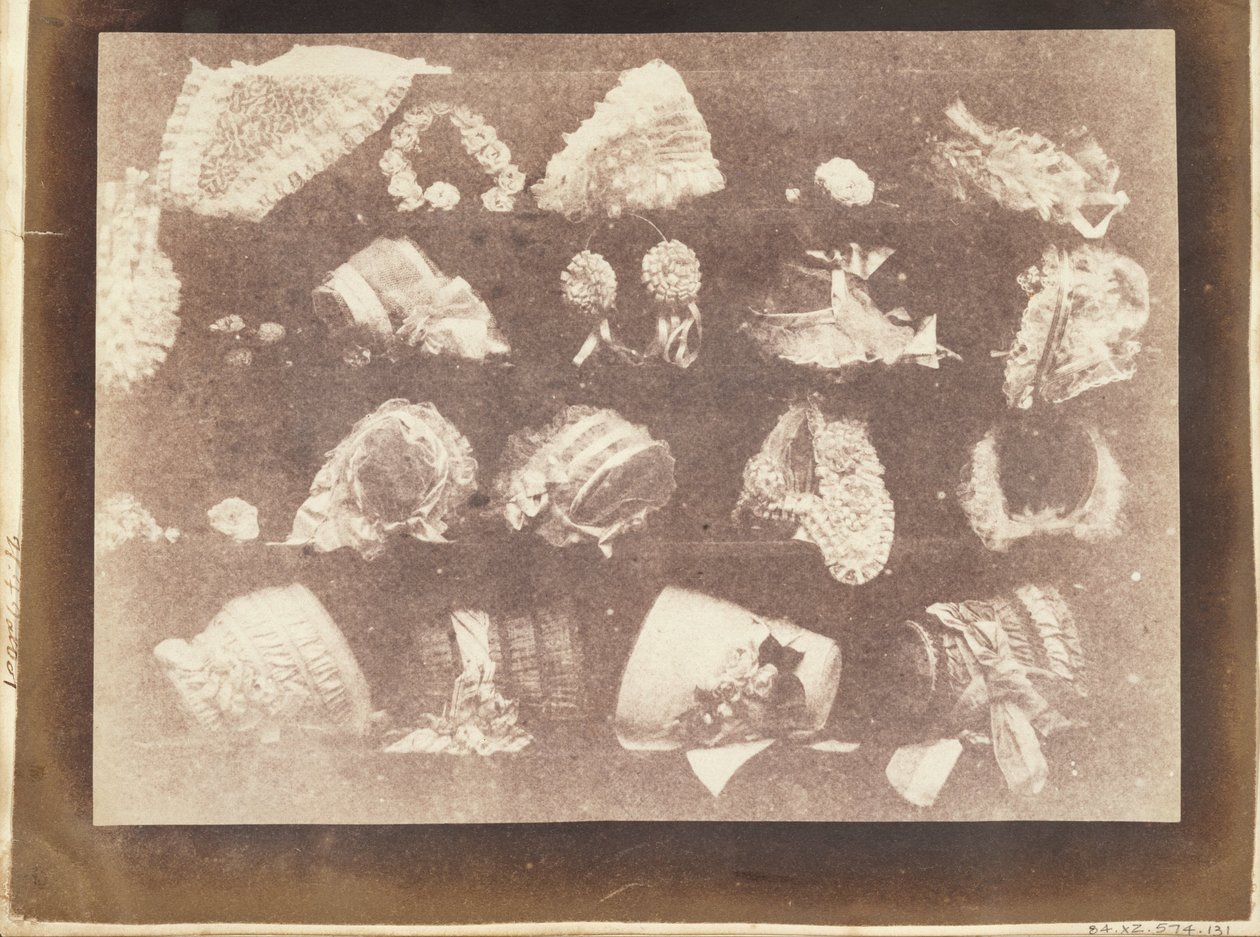 (Het etalage van de hoedenmaakster) door William Henry Fox Talbot