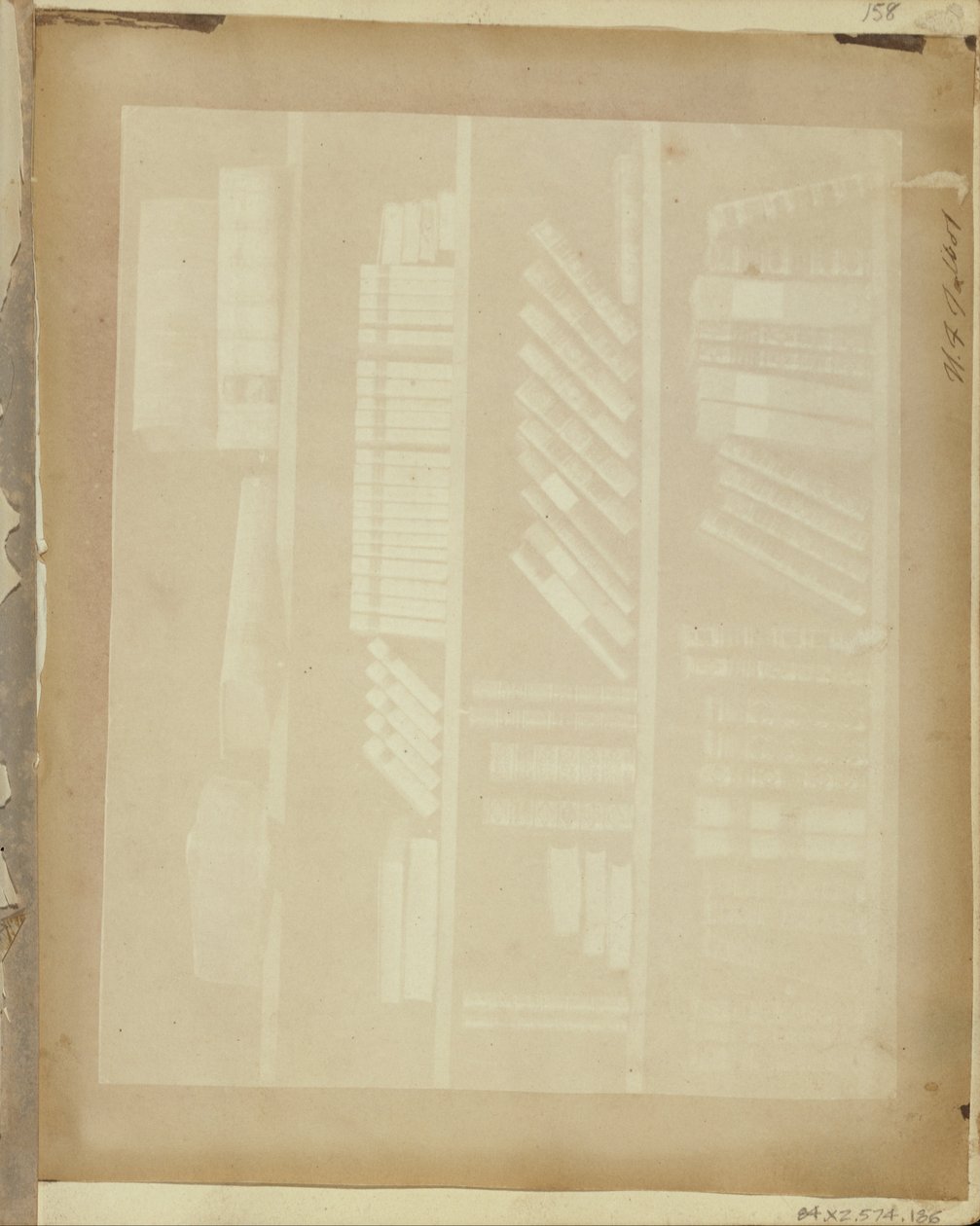 Boeken op vier planken door William Henry Fox Talbot