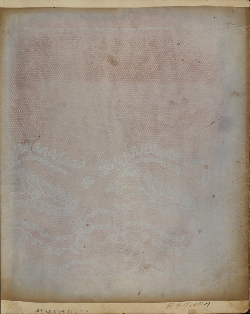 Fotogene tekening van een fragment van kant door William Henry Fox Talbot