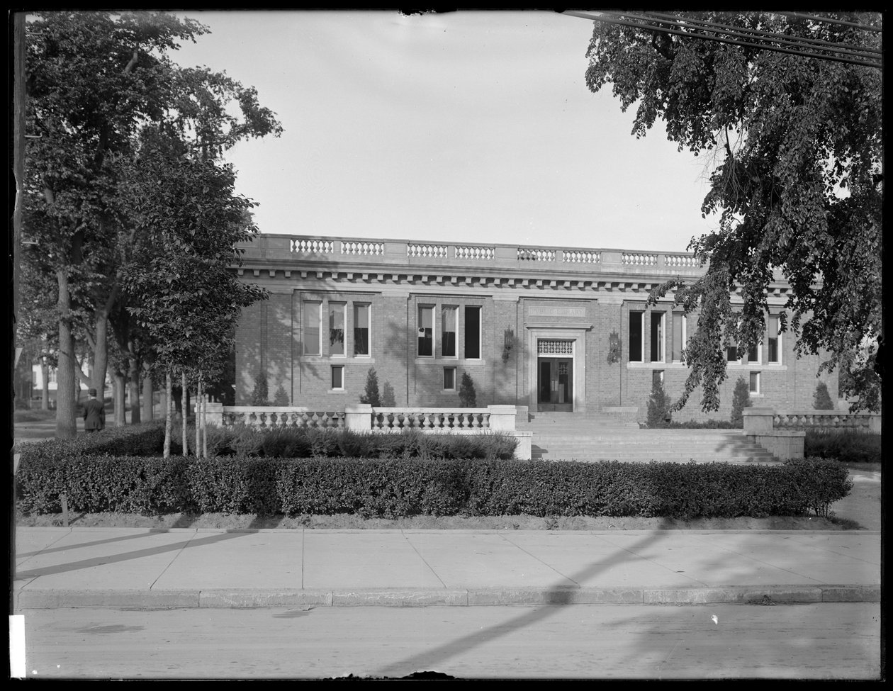 Elmhurst-filiaal van de Queens Borough Openbare Bibliotheek; Een Carnegie-bibliotheek, c.1910 door William Davis Hassler