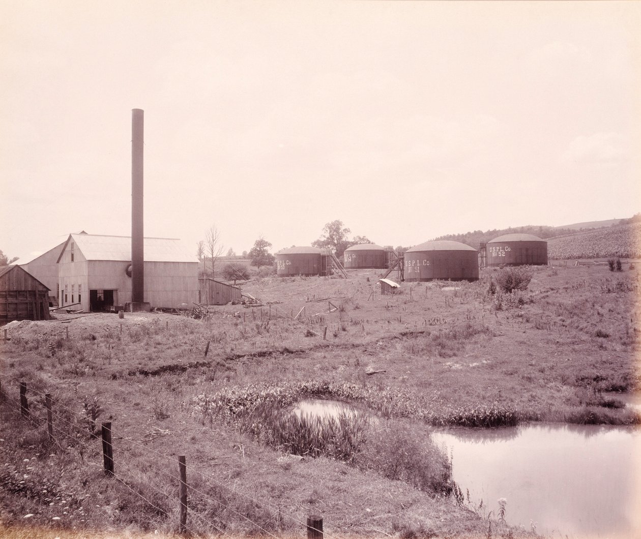 Oliepompstation, bij Athene, voor de Lehigh Valley Railroad door William H. Rau