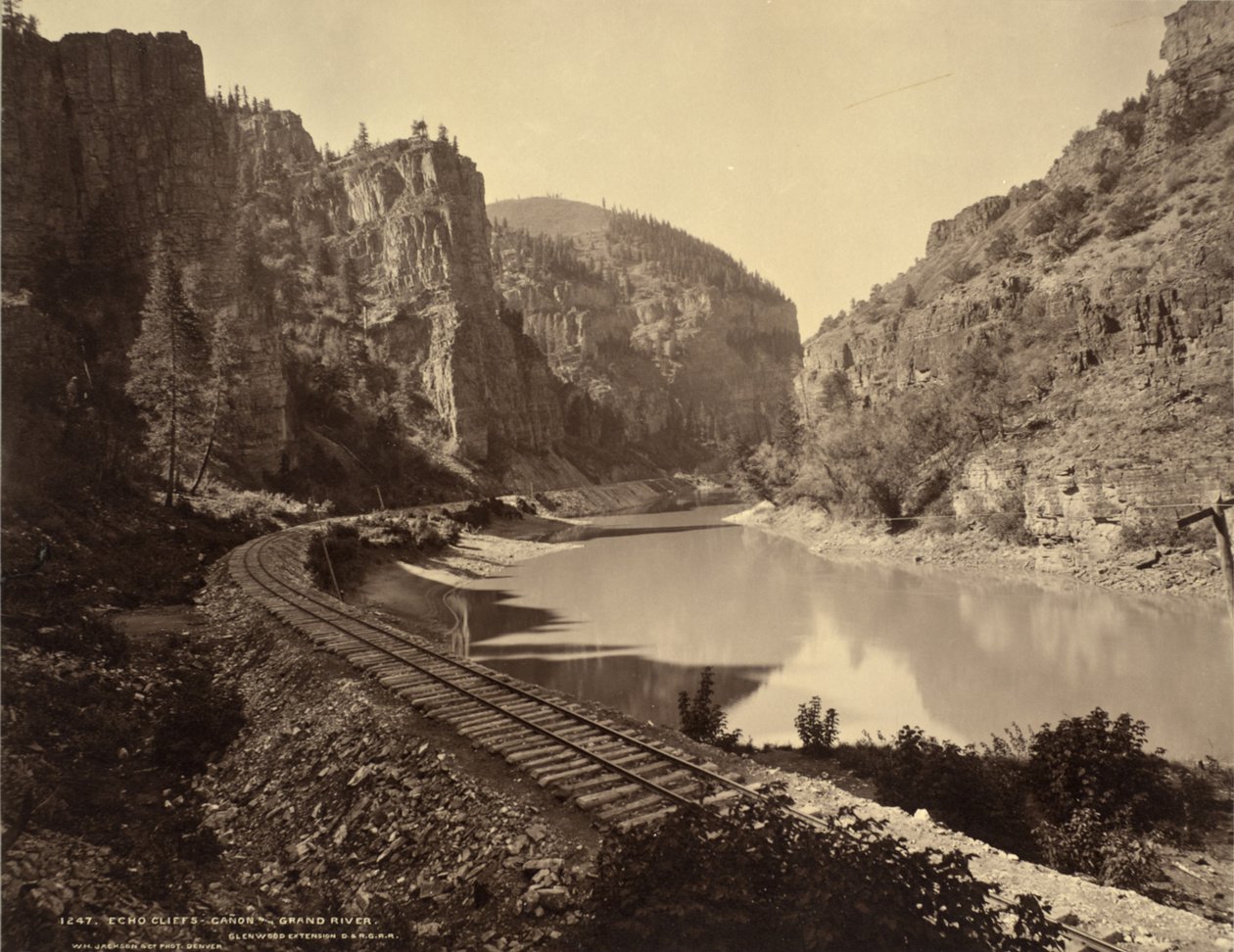 Echo-kliffen, canyon van de Grand River, Glenwood Extension, D.&R. G.R.R. door William Henry Jackson