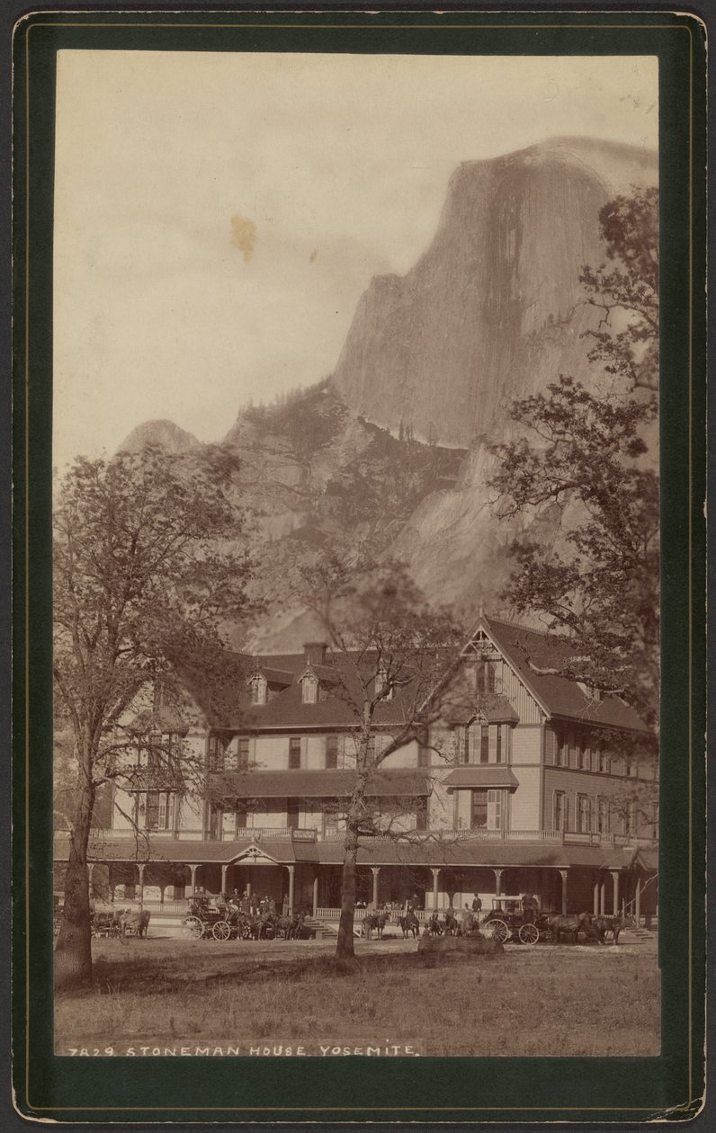 Stoneman House, Yosemite door William Henry Jackson