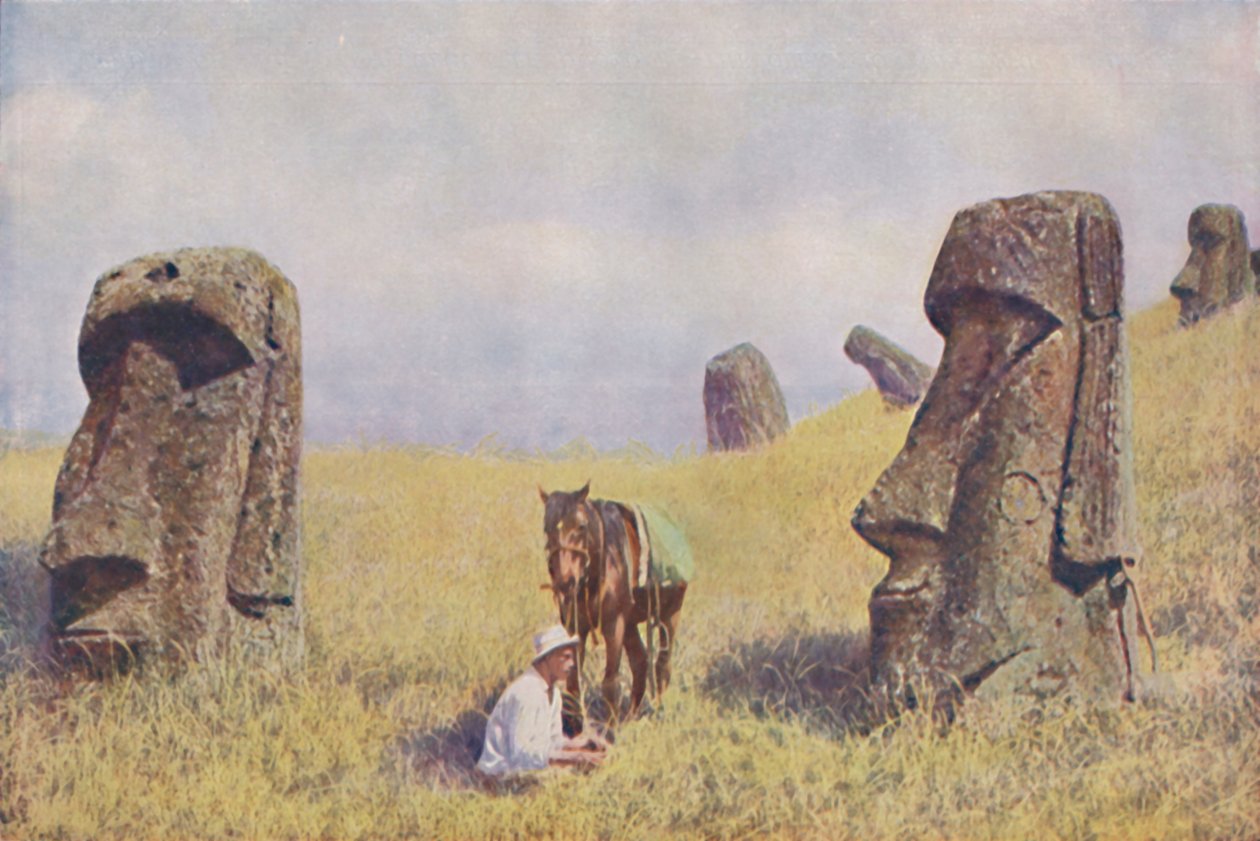 Stille Bewakers van de Geheimen van een Oude Polynesische Cultuur, c1935 door William Scoresby Routledge