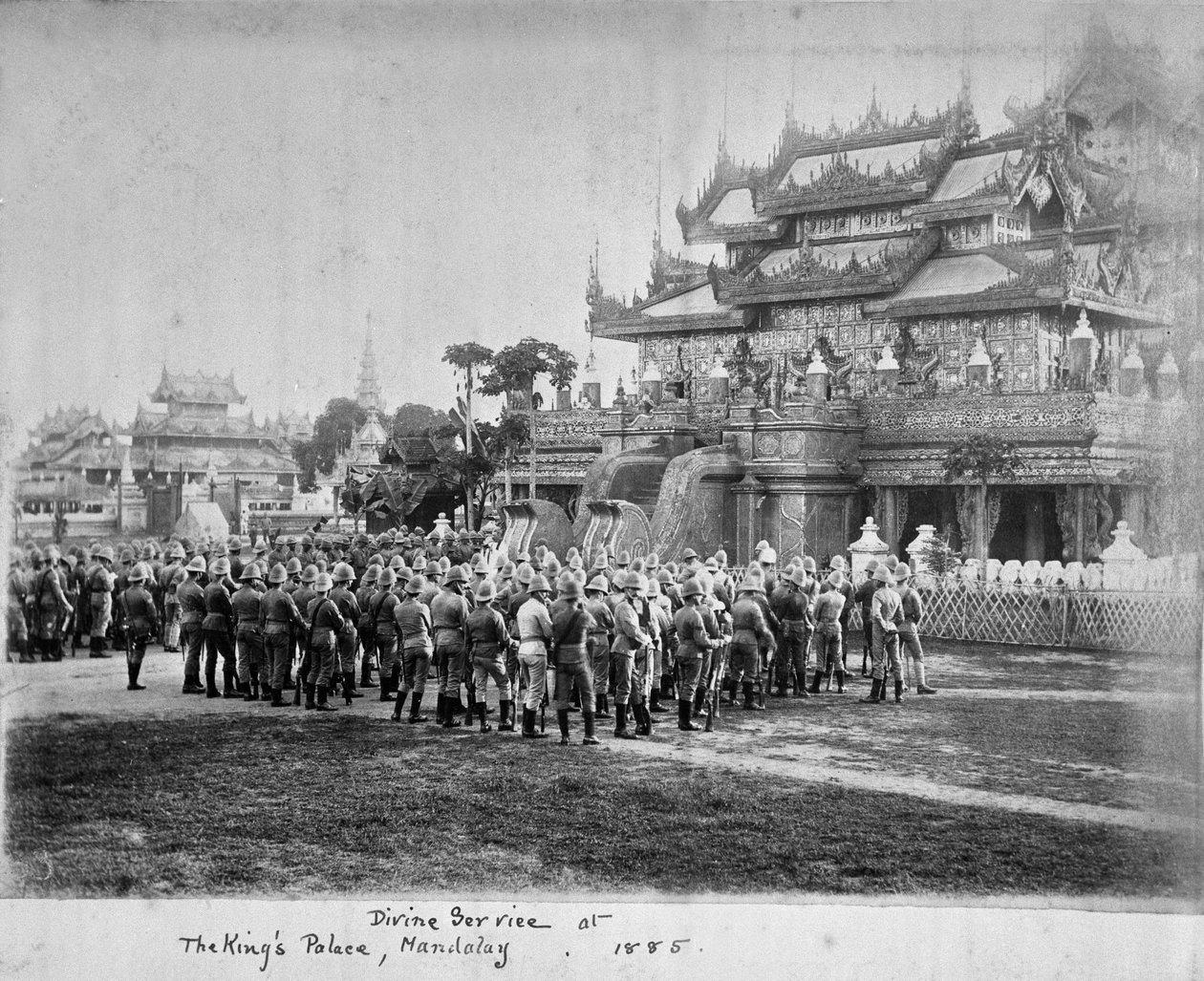 Goddelijke Dienst in het Koninklijk Paleis, Mandalay, 1885 door Willoughby Wallace Hooper