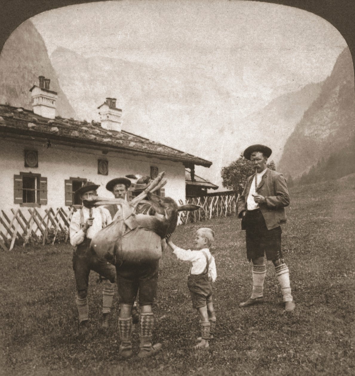 Beierse bergbeklimmers, Duitsland, 1898 door Works and Sun Sculpture Studios