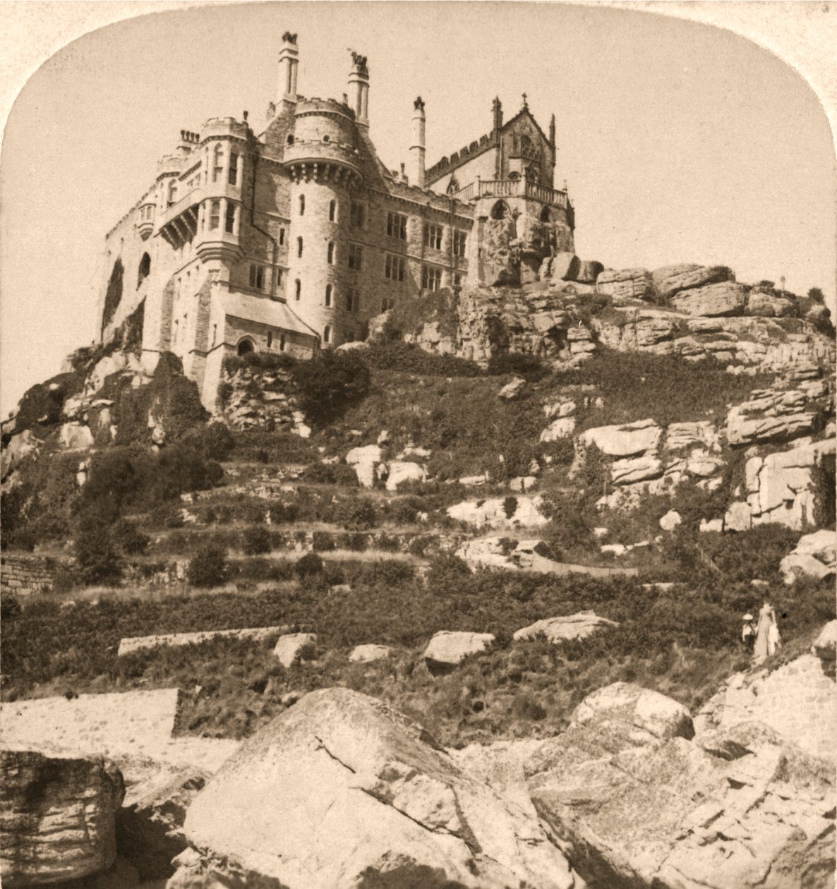 St. Michaels Mount, Benedictijns klooster, Penzance, Cornwall, 1900 door Works and Sun Sculpture Studios