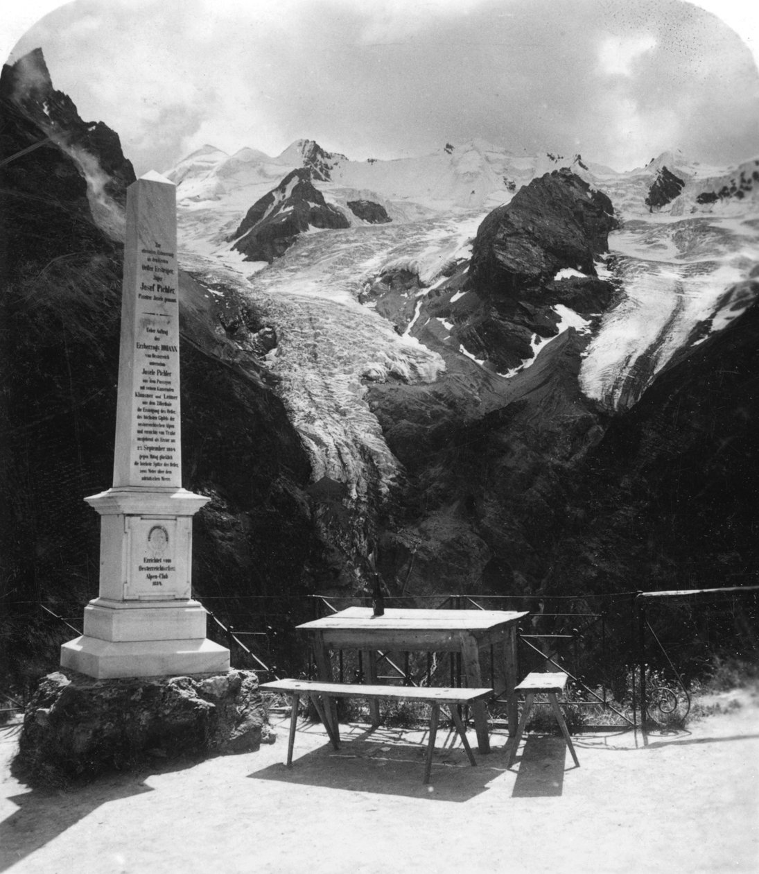 Een monument in Stilfserjoch Strasse, Weisse Knott, Tirol, c1900s door Wurthle and Sons