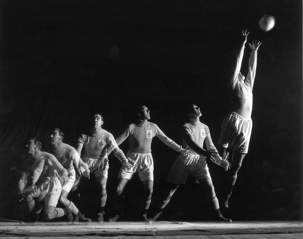 Frank Swift, Britse doelman, meervoudige blootstelling, januari 1949 door Zoltan Glass