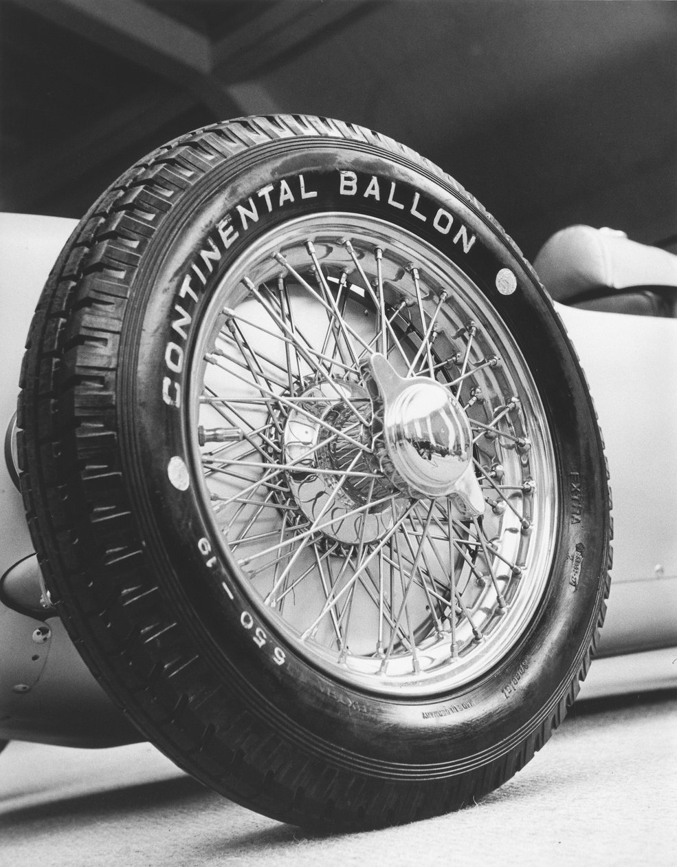 Voorwiel van een 1911 Auto-Union racewagen, c 1934-1935 door Zoltan Glass