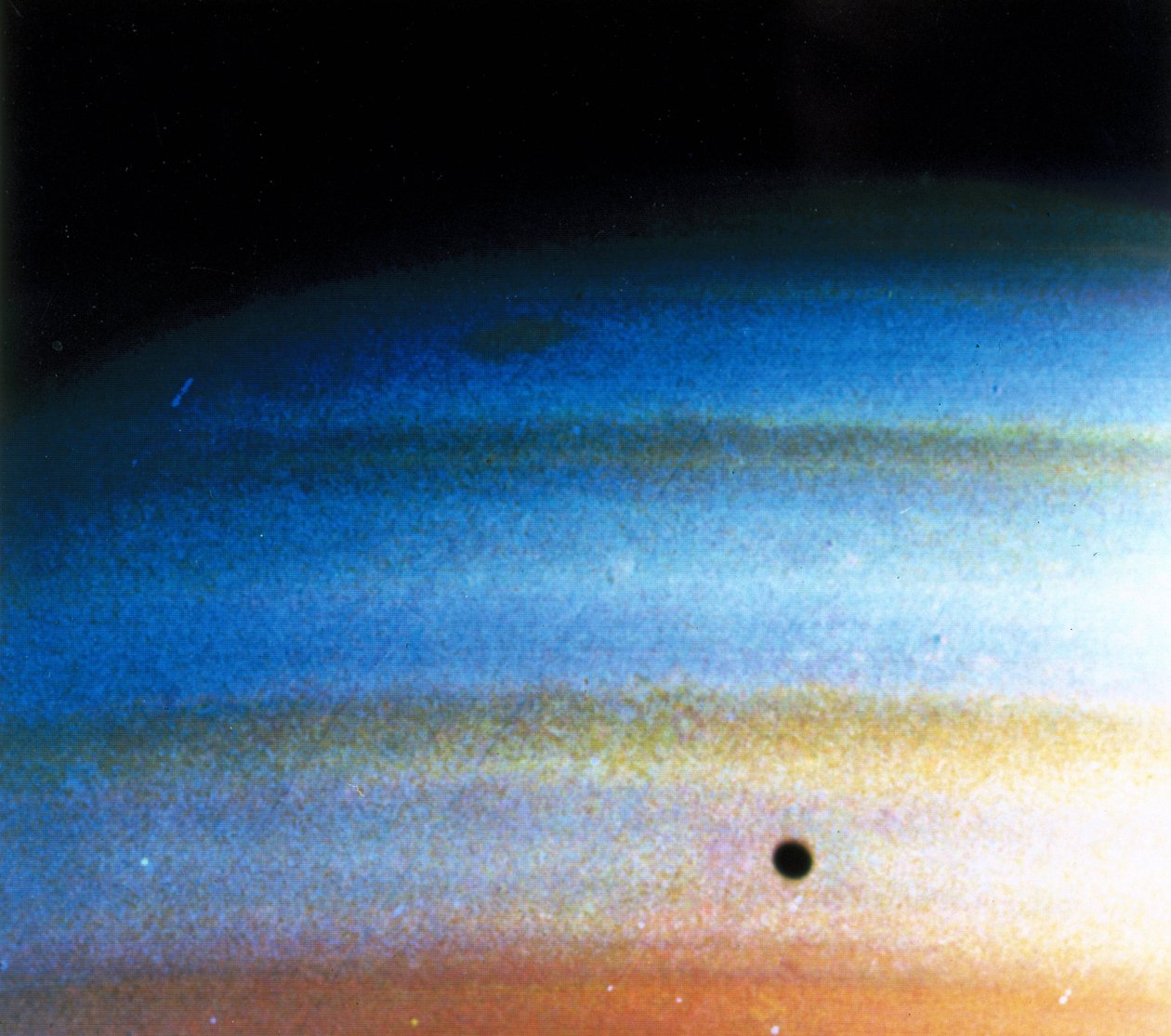 Wolkenpatronen op Saturnus, gefotografeerd door Voyager 1 door Frederick (attr. to) Barnard