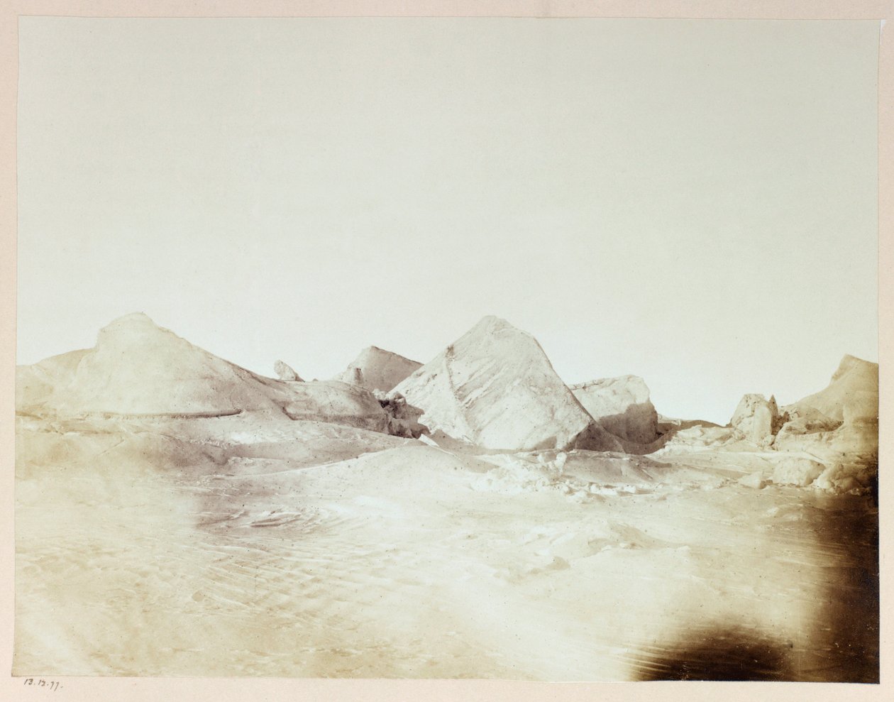 Expeditie naar de Noordpool (1875-1876) van kapitein George Nares (1831-1915): Floebergs, nabij Floeberg Beach door Frederick (attr. to) Barnard