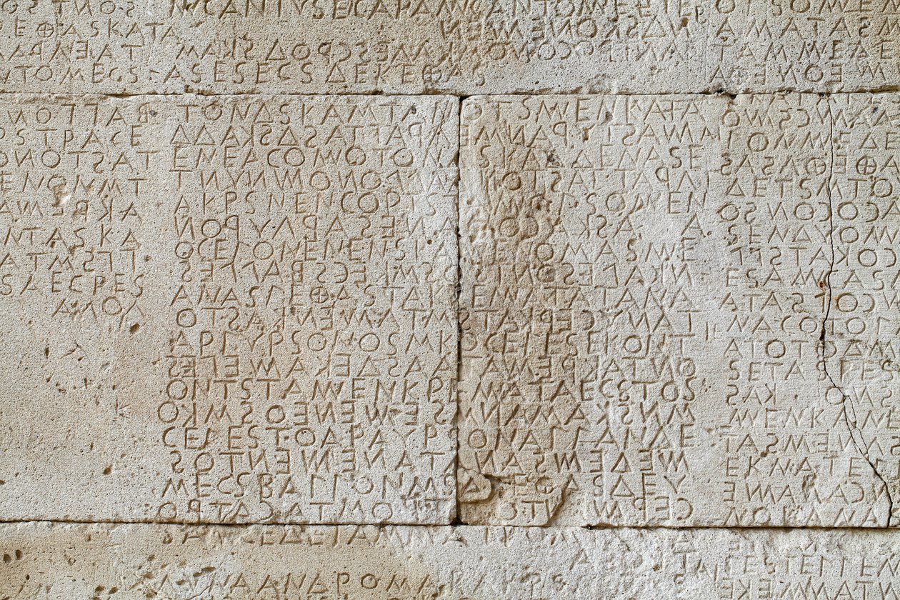 Gortyna code, inscriptie in het Grieks. helft van de 5e eeuw v.Chr. door . .