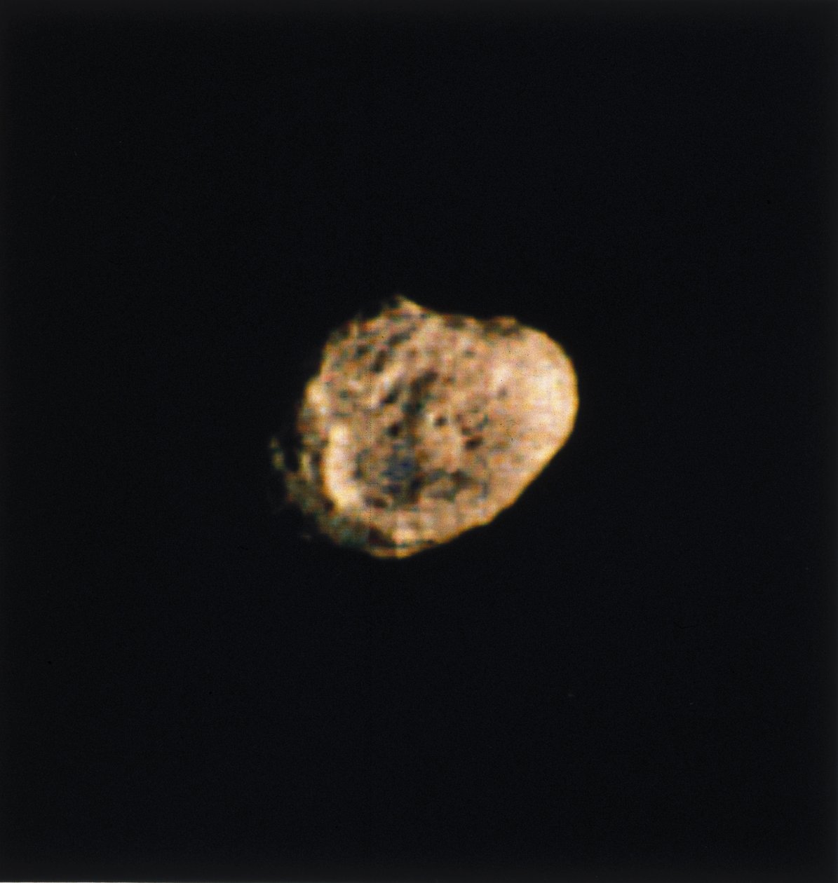 Hyperion, een van de manen van Saturnus, gefotografeerd door Voyager 2 door Ferdinand Georg Waldmuller